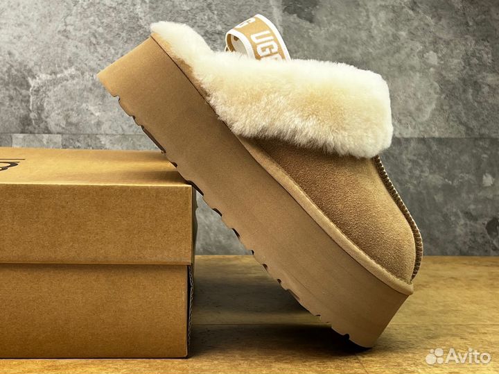 Ugg Funkette Suede Platform Sand