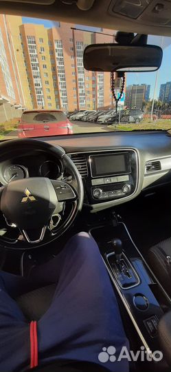 Mitsubishi Outlander 2.0 CVT, 2018, 300 000 км