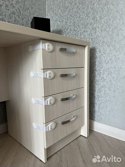 Письменный стол