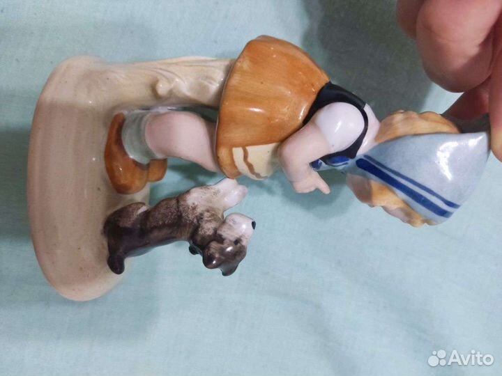 Статуэтка Fasold & Stauch Девочка и щенок Германия