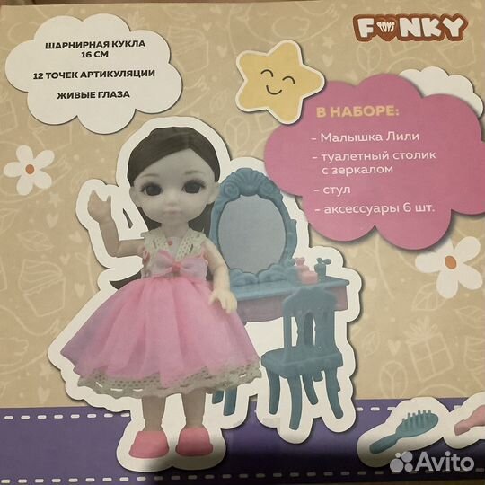 Кукла с туалетным столиком и аксессуарами