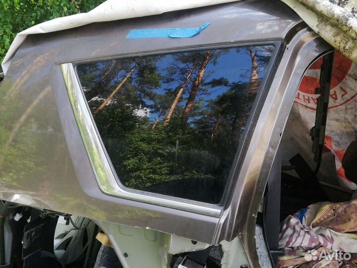 Глухое стекло заднее на митсубиси аутлендер