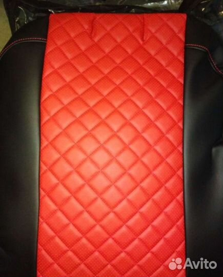 Чехлы Ларгус красная середина ромб