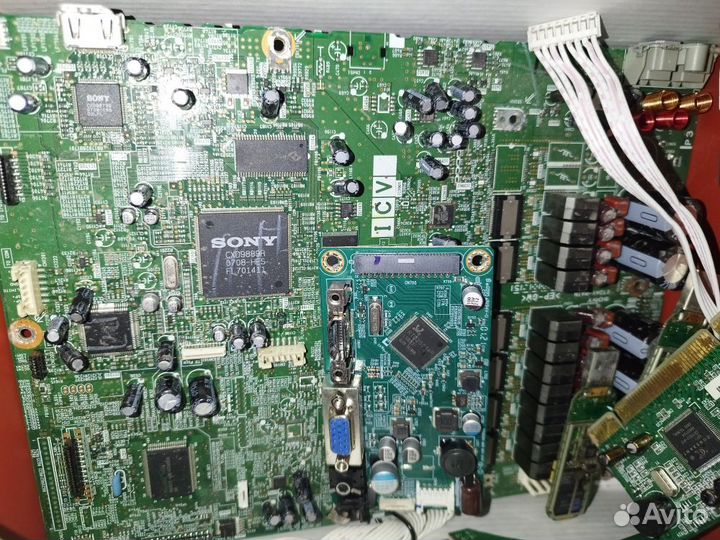 Платы разные с радиодеталями