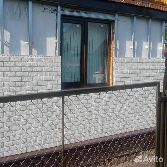 Бригада строителей пристройки бани дома