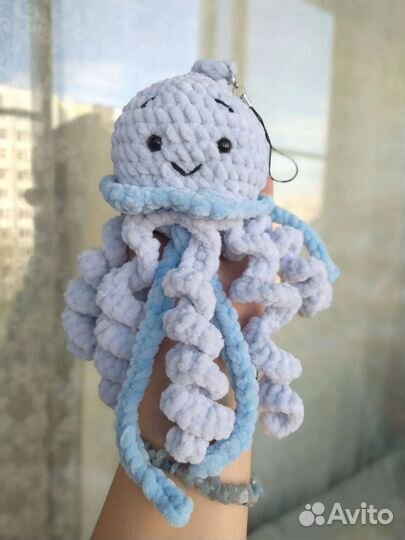 Вязаные игрушки ручной работы медузы, осьминоги