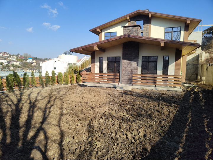 Дом 198 м² на участке 5 сот.