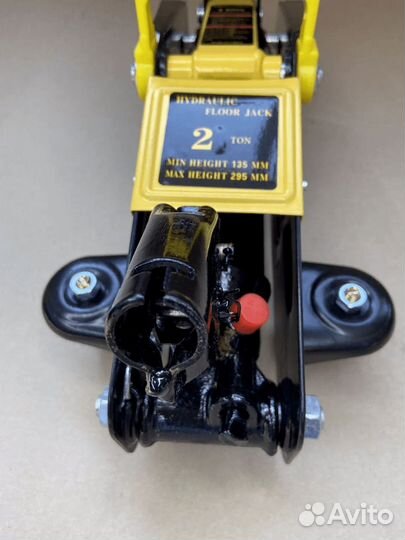Домкрат подкатной 2 т