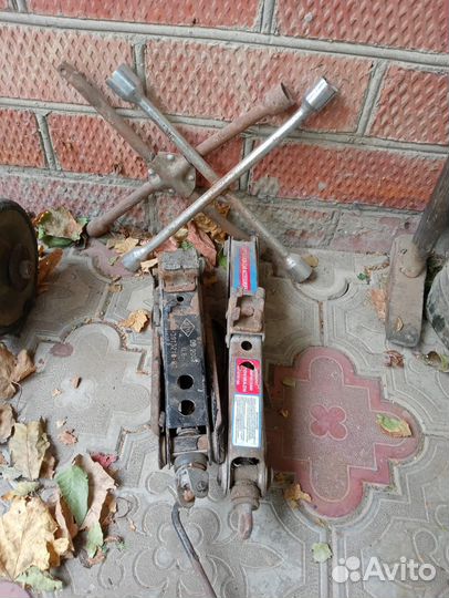 Ключ Домкрат