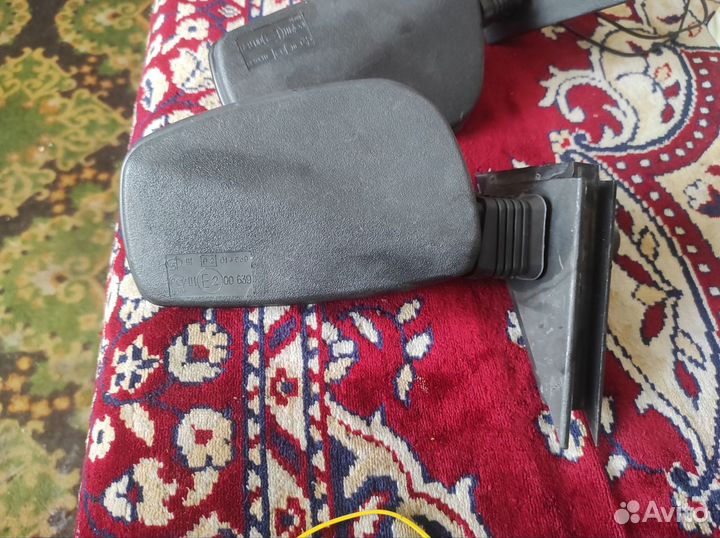 Боковое зеркало