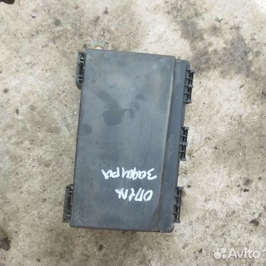 Блок предохранителей Opel Zafira B