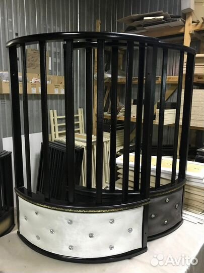 Детская кроватка круглая овальная с маятником