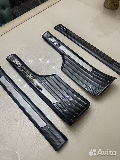 Накладки на пороги L9