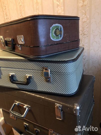 Продаю старинные чемоданы