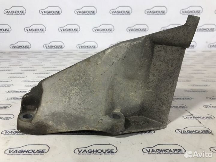 Кронштейн двигателя левый Volkswagen Passat B5+ 1