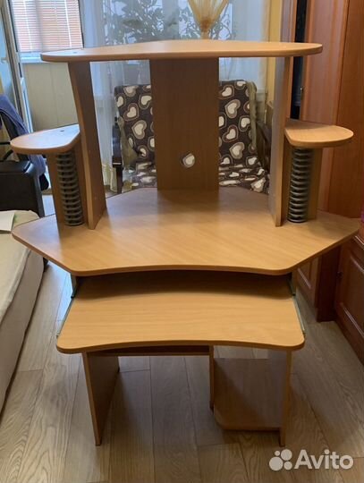 Компьютерный стол