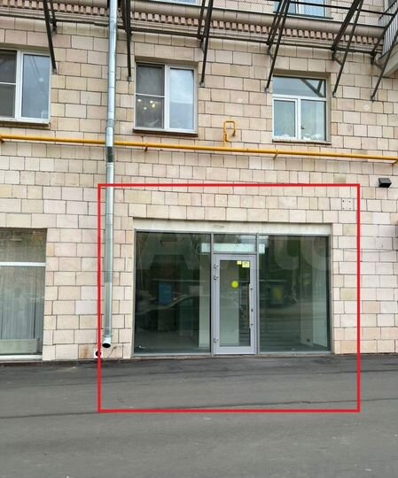 Помещение на первой линии у остановки