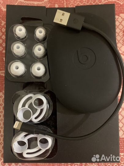 Беспроводные наушники BeatsX