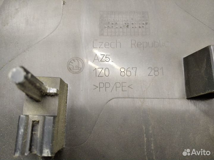 Обшивка стойки Octavia (A5 1Z) 2004-2013