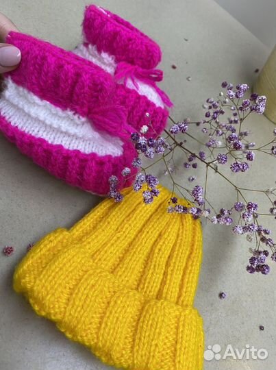 Детские шапочки пинетки из шерсти ручная работа