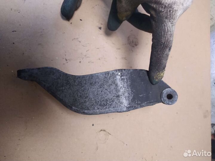 Кронштейн гур Audi VW A6 C4 80 B4
