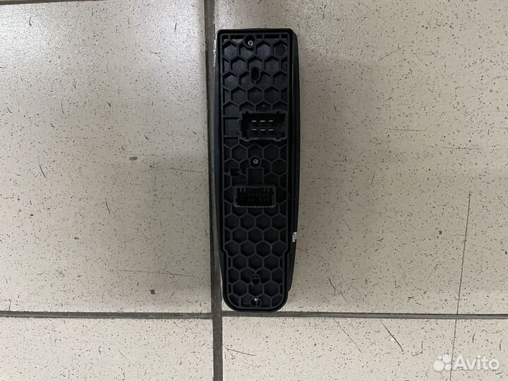 Блок управления стеклоподъемниками Renault Fluence