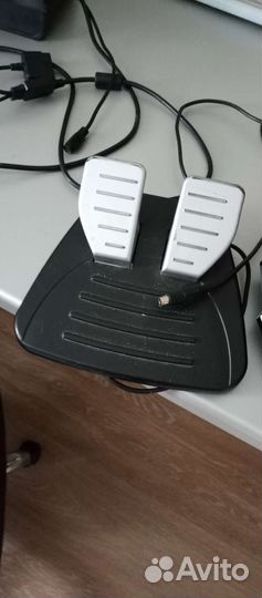 Игровой руль с педалями