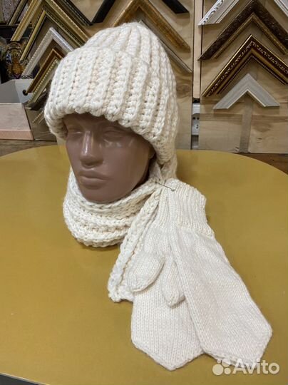Комплект шапка, шарф и варежки