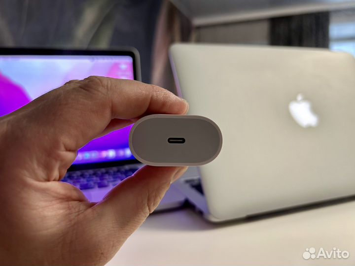 Зарядное устройство на iPhone 20w