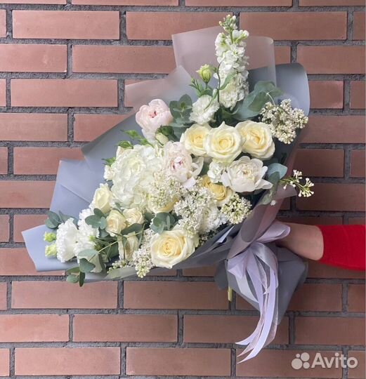 Букеты с розами, гвоздиками и пионами. Доставка