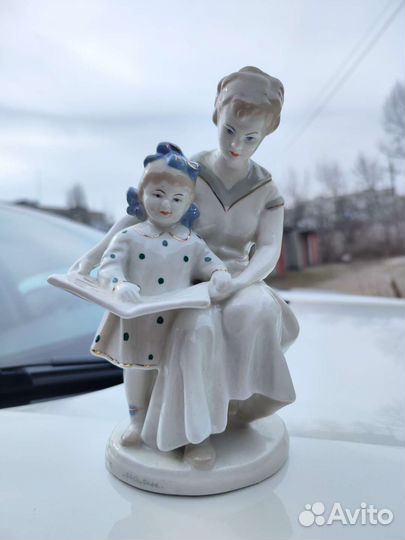 Статуэтка Первая книга Артель