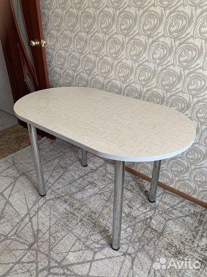 Кухонный стол и комод