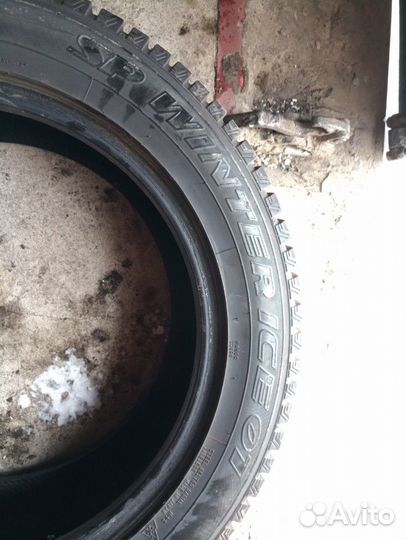 Dunlop SP Winter Ice 01 205 R16