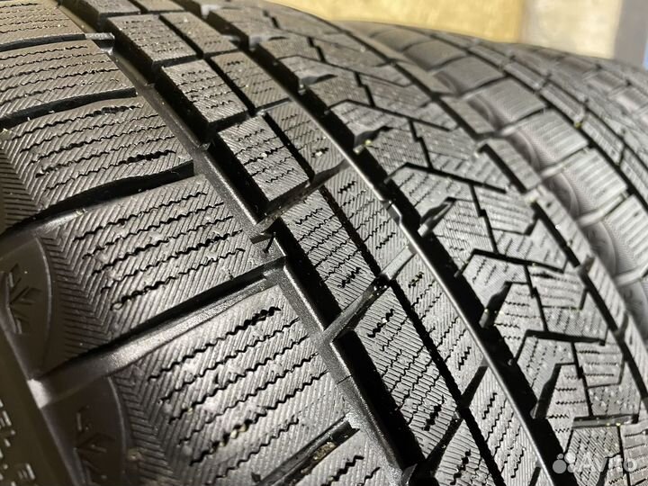 Triangle Snowlink TWT02 245/35 R20