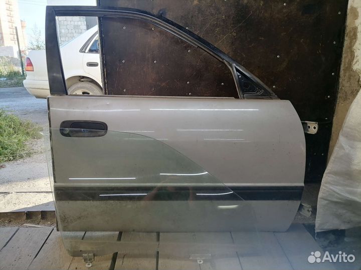 Дверь правая Toyota corolla EE110 EE111 кузов