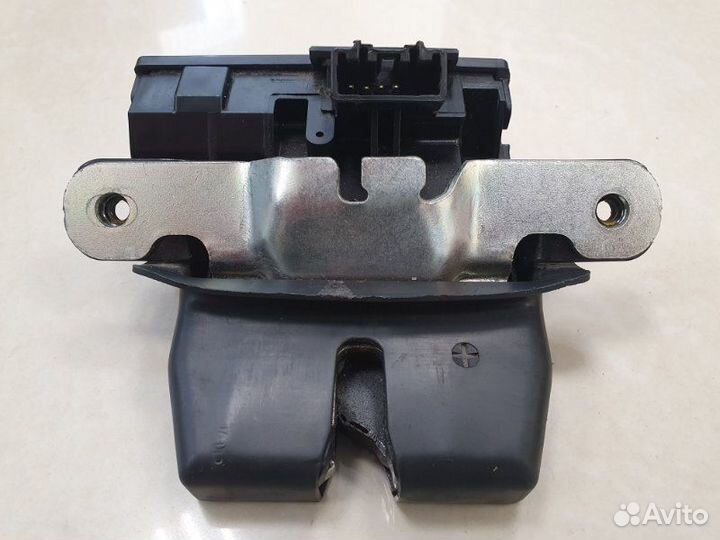 Замок багажника Ford Fiesta CB1 spja 2009