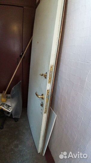 Металлическая дверь б/у