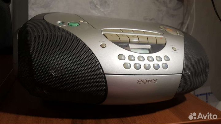 CD магнитола Sony