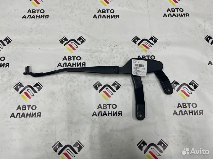 Поводок стеклоочистителя передний правый