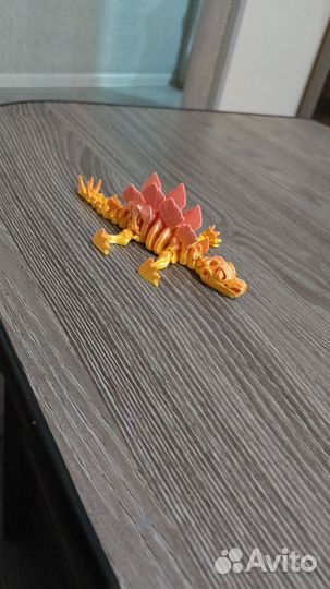 Подвижный динозавр