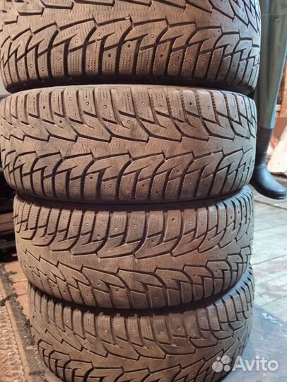 Шины 235 55 17 зимние бу