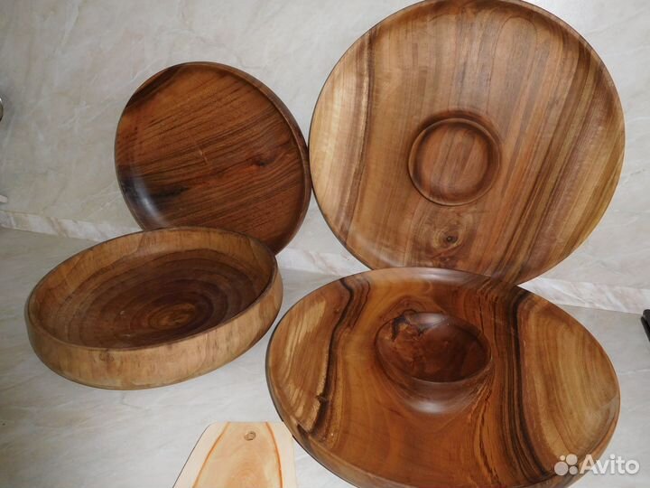 Тарелки из дерева разных пород