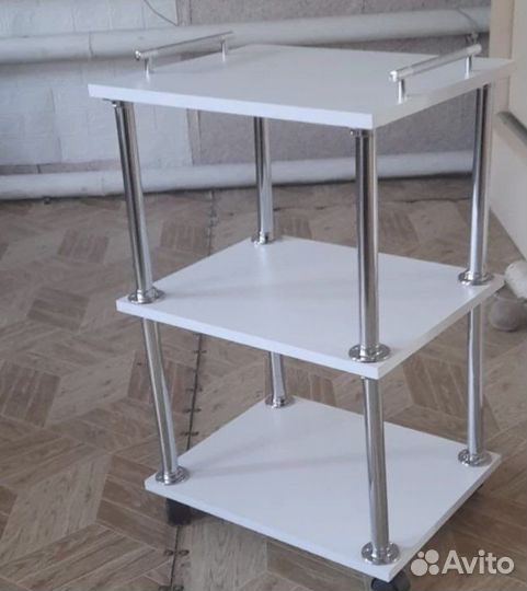 Новая косметологическая тележка и лампа