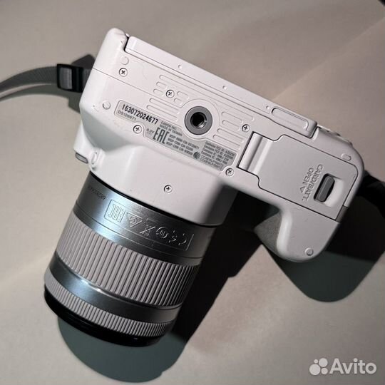 Камера Canon EOS 200d White