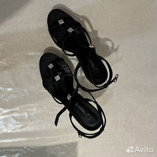 Босоножки на шпильке 39