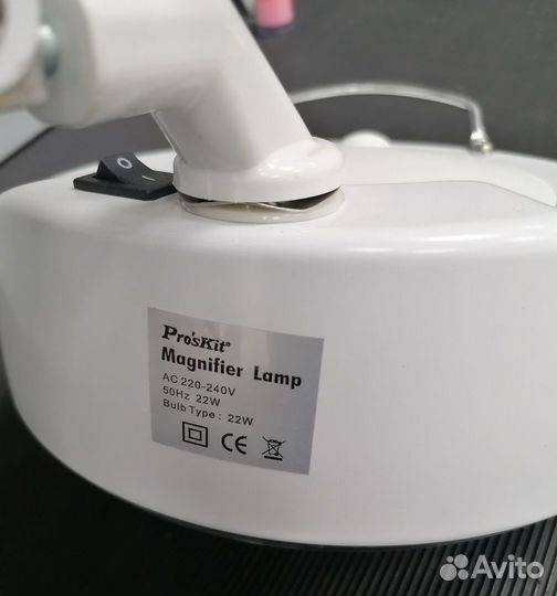 Лампа с увеличительным стеклом