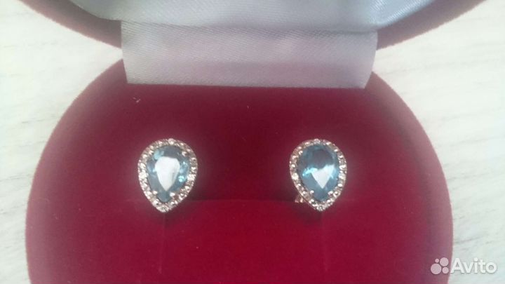 Золотые серьги пусеты с топазом