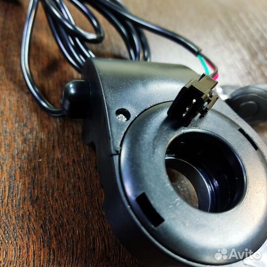 Замок зажигания с вольтметром для Kugoo M4/M4 Pro