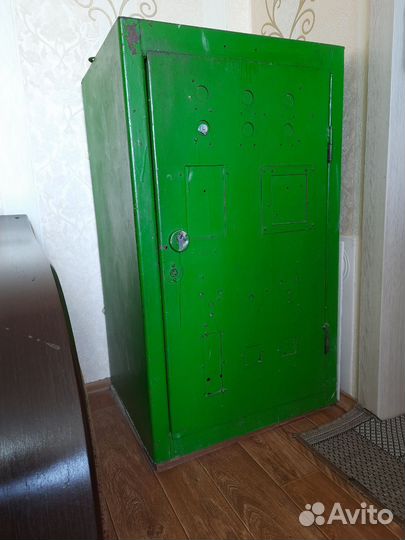 Сейф металлический