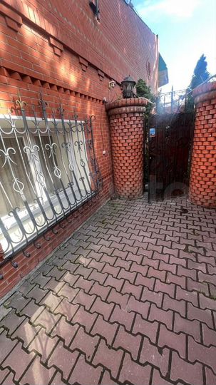 Коттедж 305 м² на участке 10 сот.